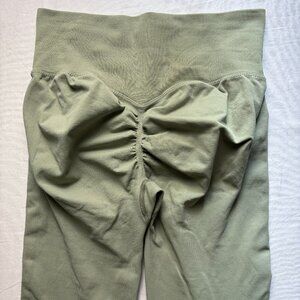 IMI High-Waisted Green Leggings Scrunch Back Detail Size M